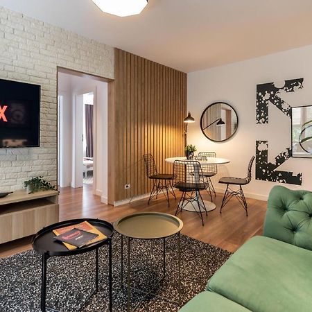 Downtown Retreat: Spacious 2-Br By Unirii Square Bucureşti Eksteriør bilde