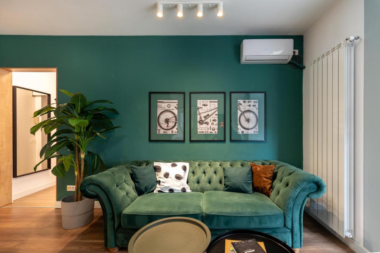 Downtown Retreat: Spacious 2-Br By Unirii Square Bucureşti Eksteriør bilde