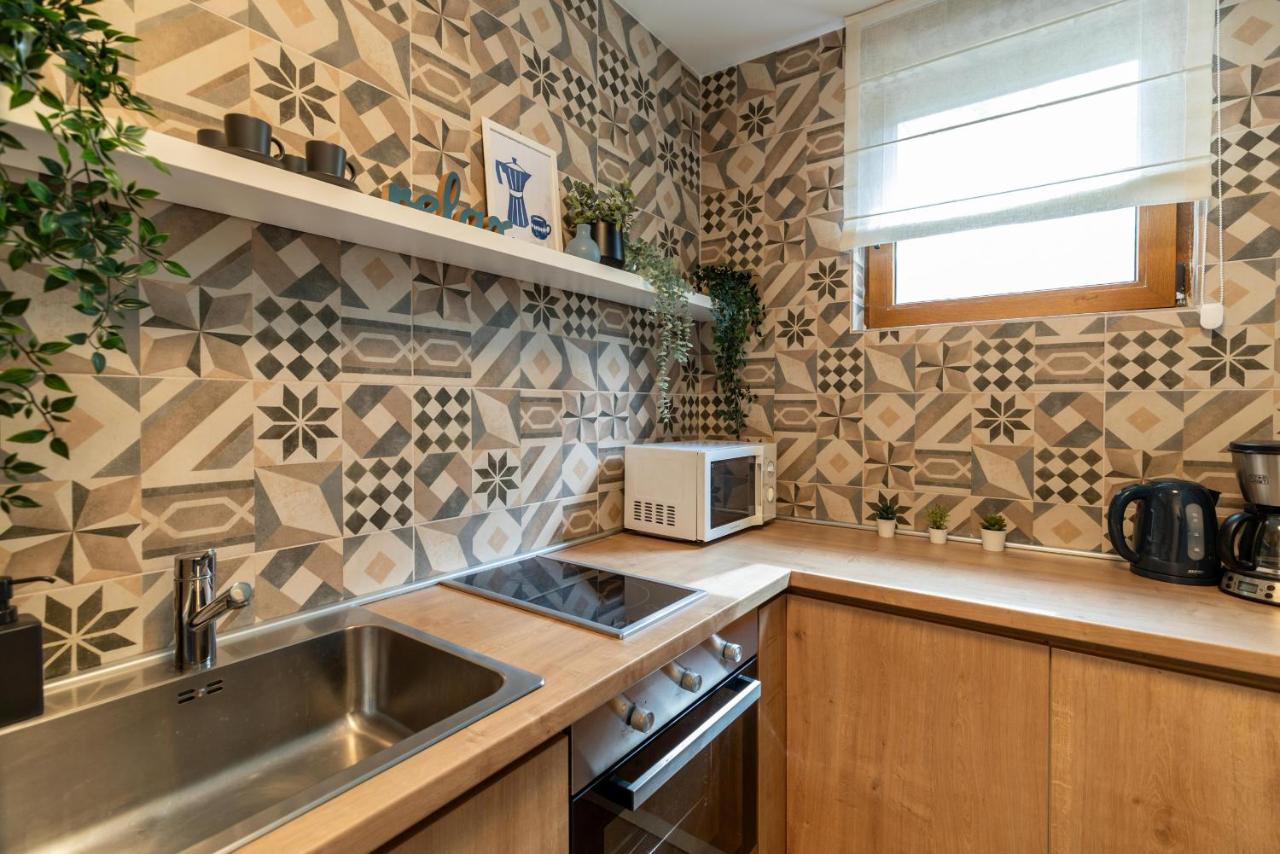 Downtown Retreat: Spacious 2-Br By Unirii Square Bucureşti Eksteriør bilde