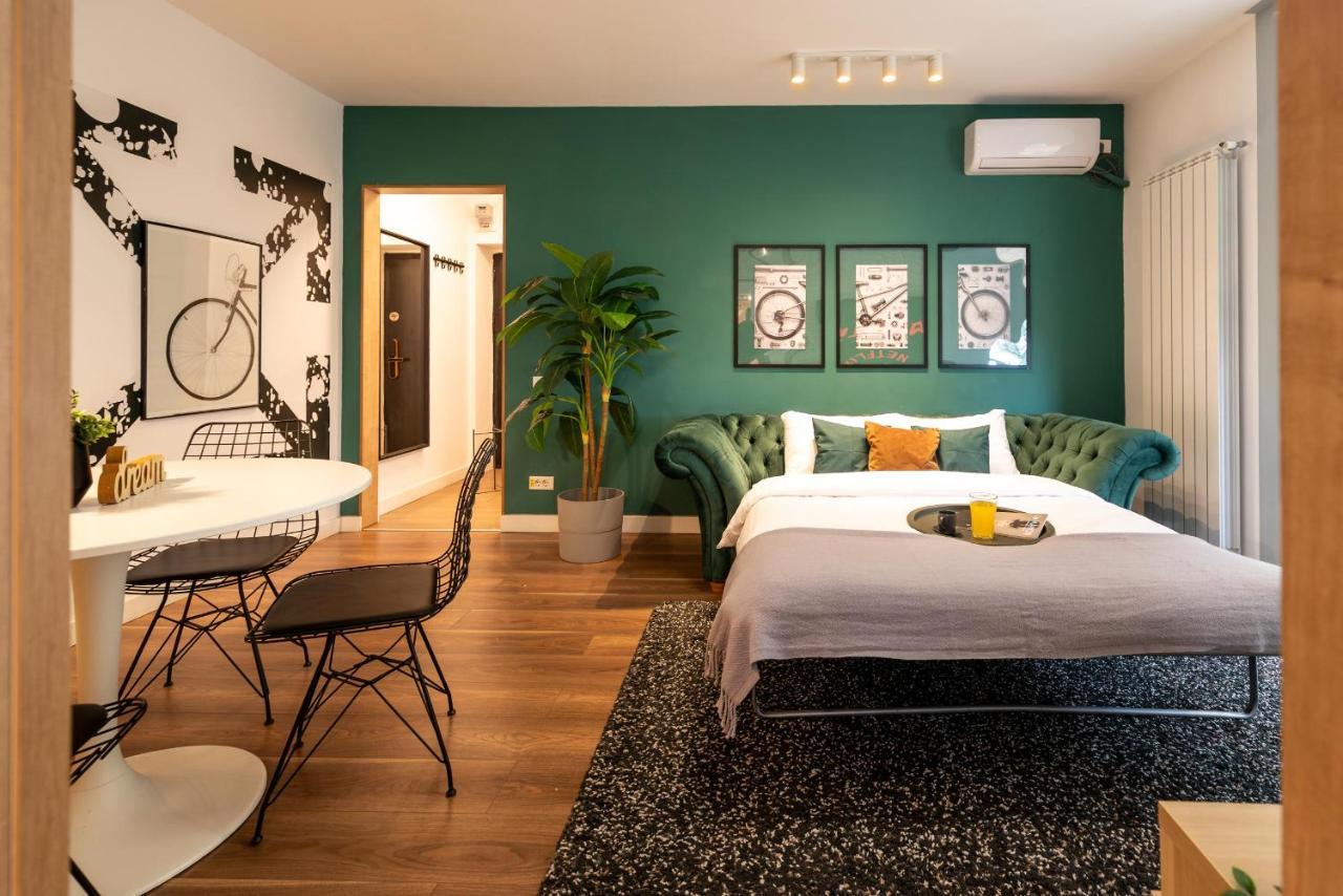 Downtown Retreat: Spacious 2-Br By Unirii Square Bucureşti Eksteriør bilde