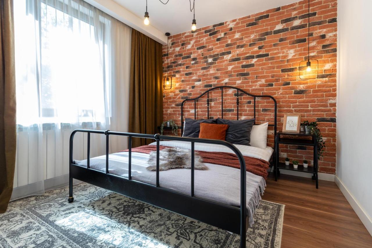 Downtown Retreat: Spacious 2-Br By Unirii Square Bucureşti Eksteriør bilde