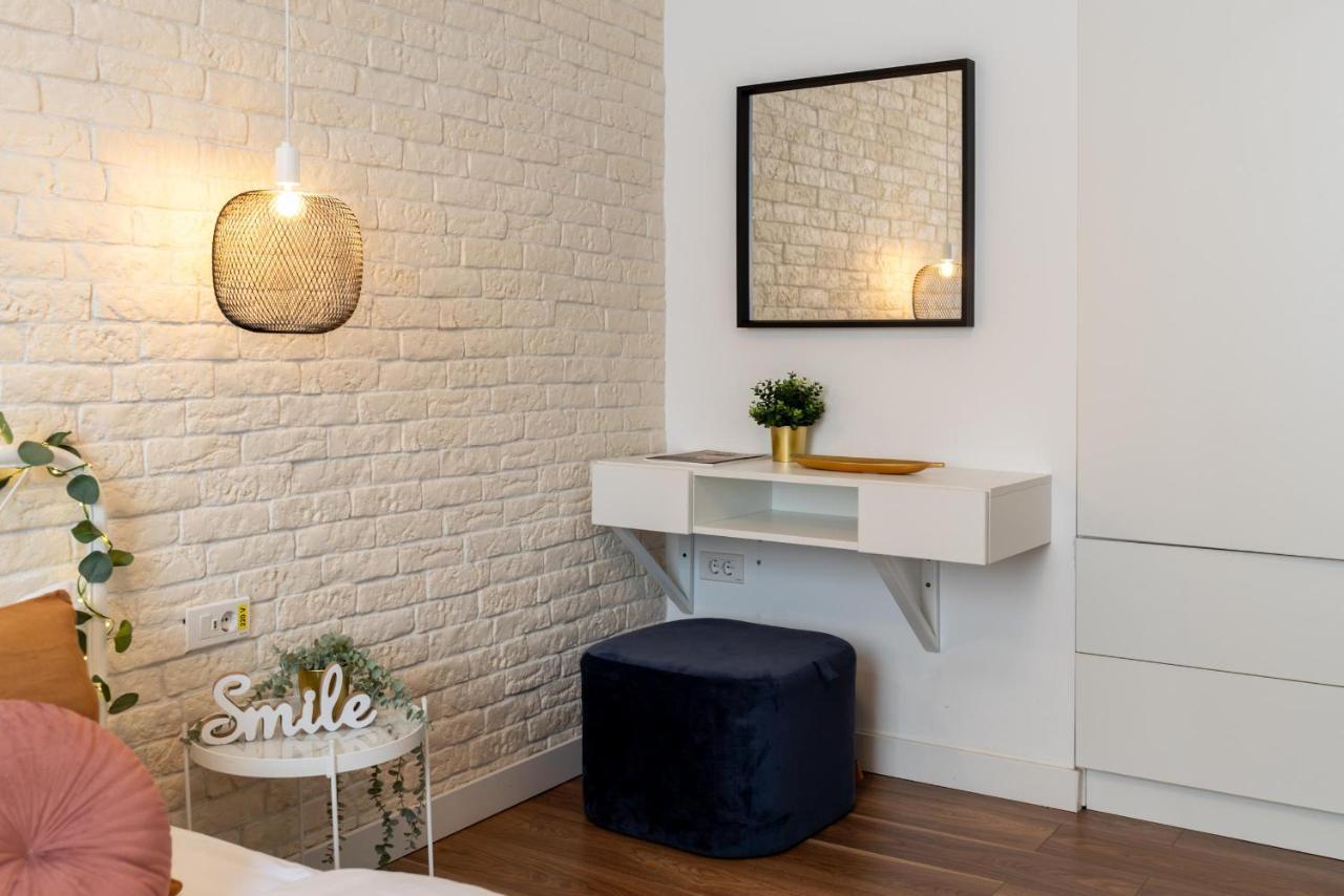 Downtown Retreat: Spacious 2-Br By Unirii Square Bucureşti Eksteriør bilde