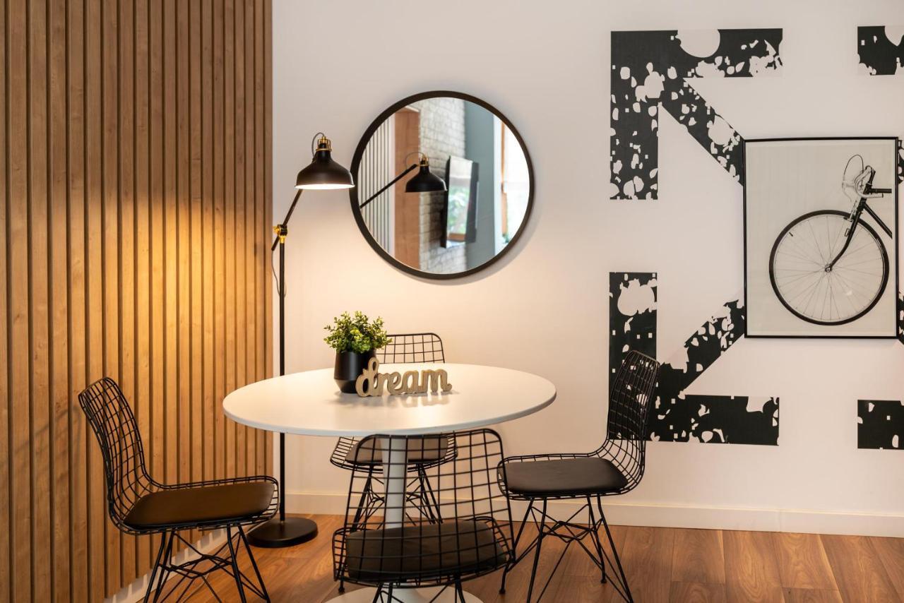 Downtown Retreat: Spacious 2-Br By Unirii Square Bucureşti Eksteriør bilde
