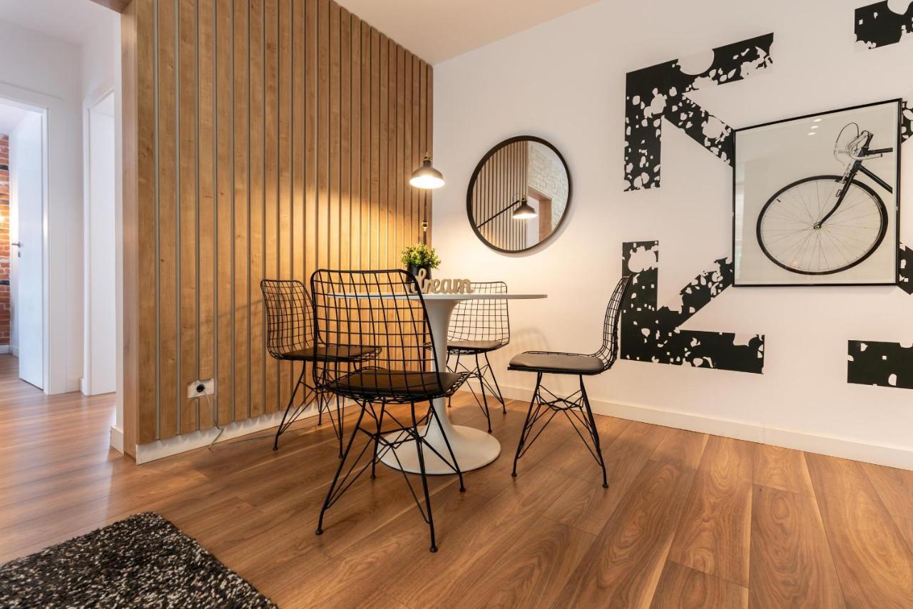 Downtown Retreat: Spacious 2-Br By Unirii Square Bucureşti Eksteriør bilde