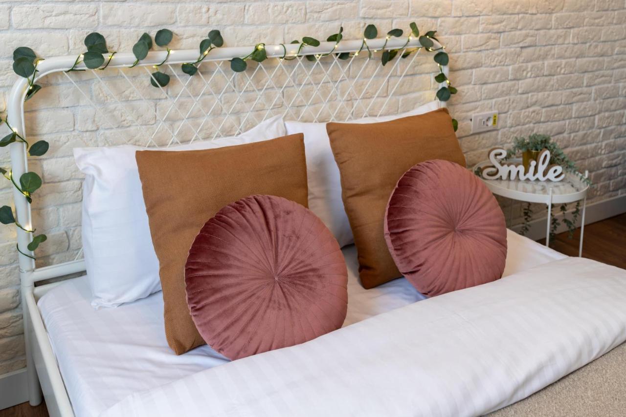 Downtown Retreat: Spacious 2-Br By Unirii Square Bucureşti Eksteriør bilde